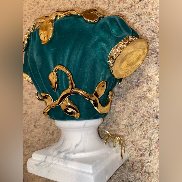 BBW Halloween Candle Holder dark green velvet Bust pedestal NWT - Picture 6 of 9